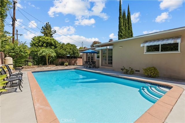 6319 Aura Avenue, Tarzana, CA 91335