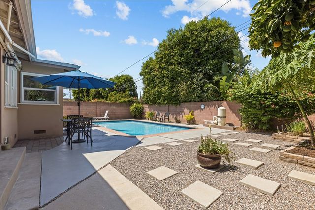 6319 Aura Avenue, Tarzana, CA 91335