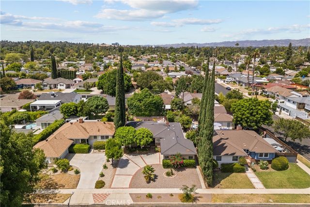 6319 Aura Avenue, Tarzana, CA 91335