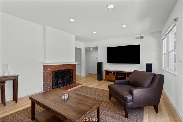 6319 Aura Avenue, Tarzana, CA 91335