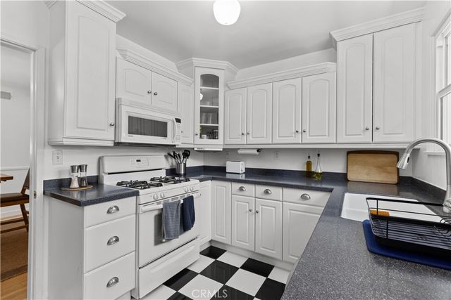 6319 Aura Avenue, Tarzana, CA 91335