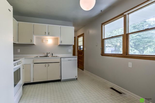 3020 N 41st Street, Lincoln, NE 68504