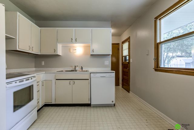 3020 N 41st Street, Lincoln, NE 68504