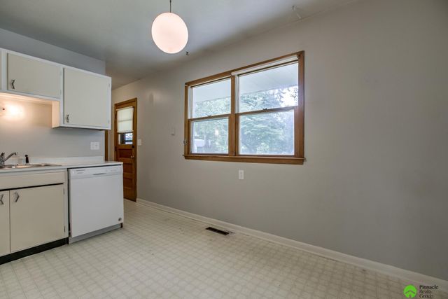 3020 N 41st Street, Lincoln, NE 68504