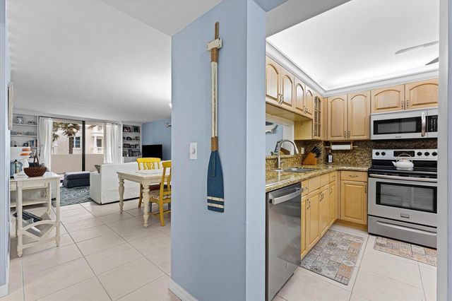 145 S Ocean Avenue 208, Palm Beach Shores, FL 33404