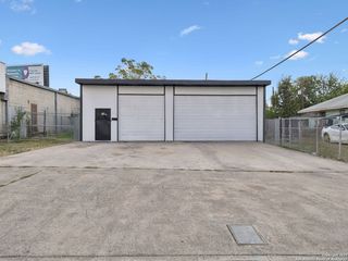 446 highland, San Antonio, TX 78210