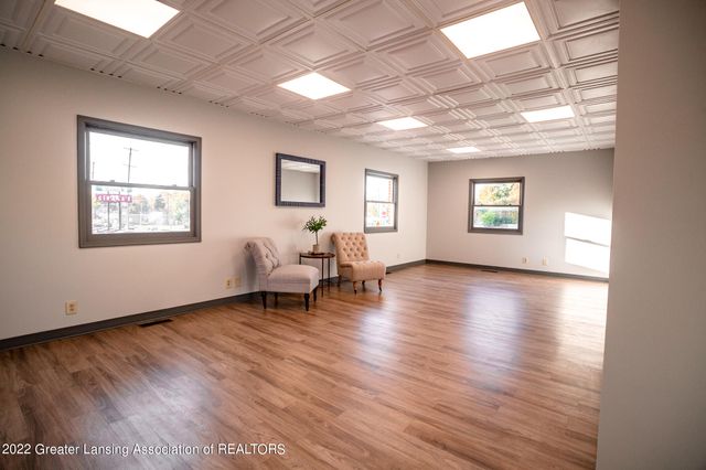 3121 W Saginaw Street, Lansing, MI 48917