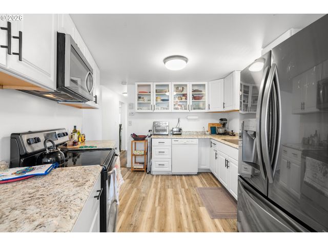 12450 Sw FISCHER Rd 143, Portland, OR 97224