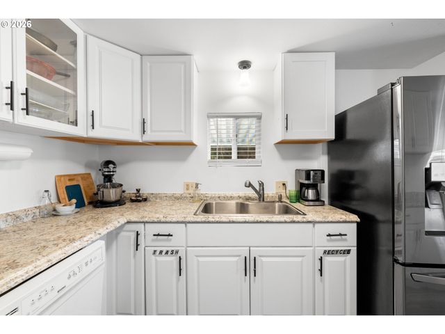 12450 Sw FISCHER Rd 143, Portland, OR 97224