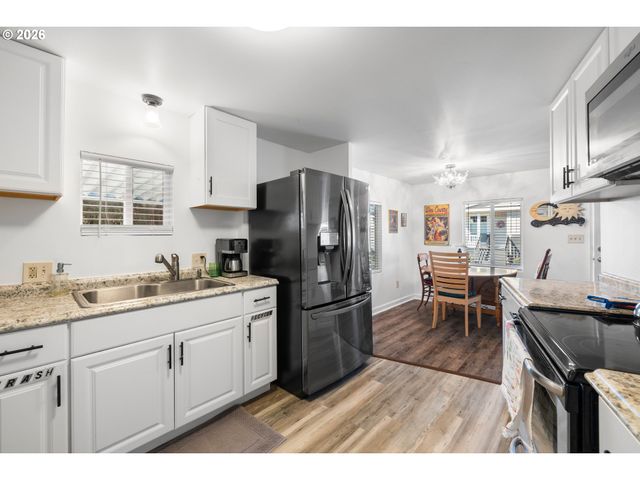 12450 Sw FISCHER Rd 143, Portland, OR 97224