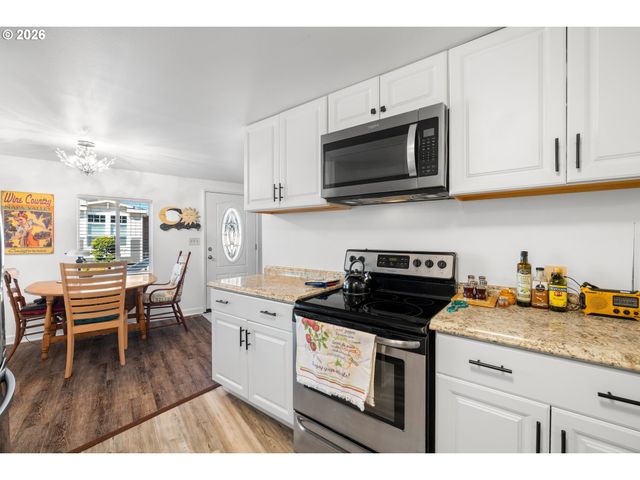 12450 Sw FISCHER Rd 143, Portland, OR 97224