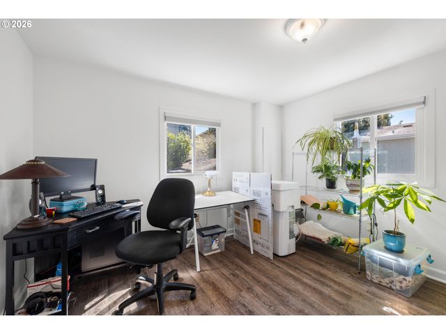 12450 Sw FISCHER Rd 143, Portland, OR 97224