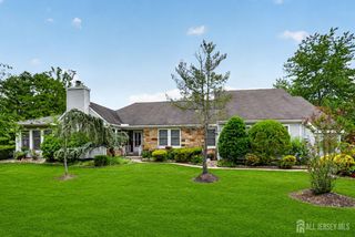 11 Canterbury Drive, Monroe, NJ 08831