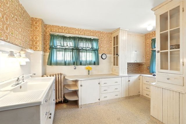 1183 Carew Street, Springfield, MA 01104