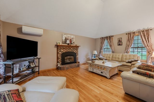 41 Indian Hill Rd, Dracut, MA 01826