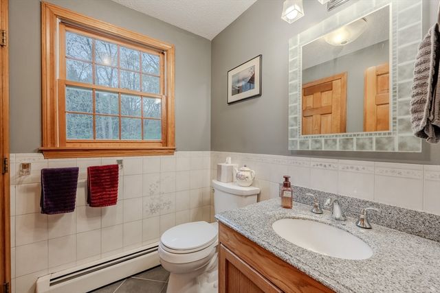 41 Indian Hill Rd, Dracut, MA 01826