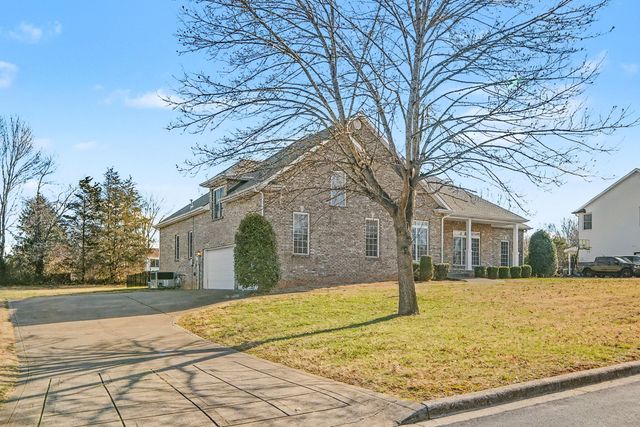 2990 Oak Glen Ln, Clarksville, TN 37043