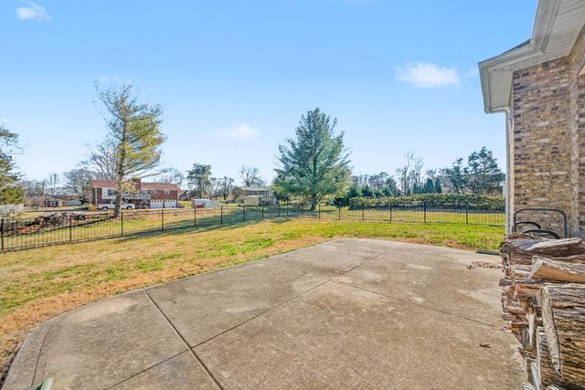 2990 Oak Glen Ln, Clarksville, TN 37043