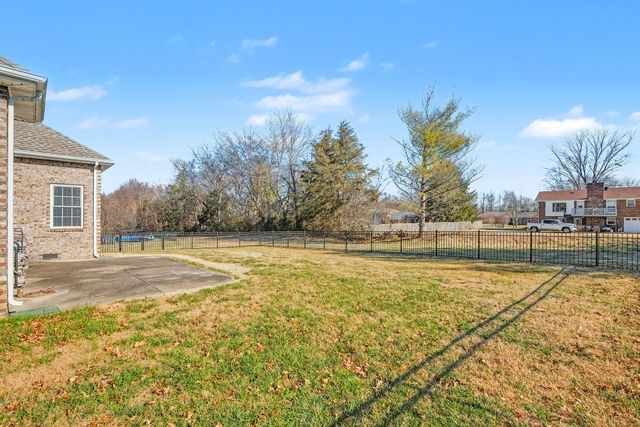 2990 Oak Glen Ln, Clarksville, TN 37043