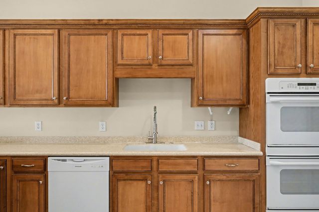 2990 Oak Glen Ln, Clarksville, TN 37043