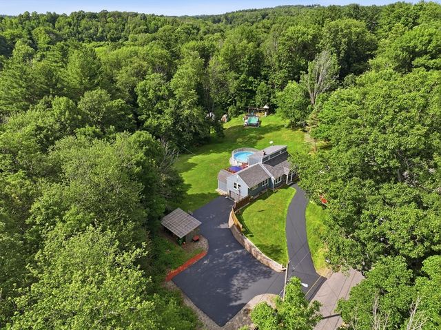 39 Stafford St, Charlton, MA 01507