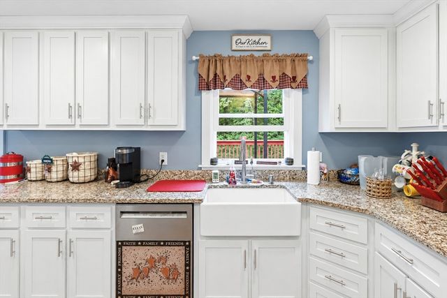39 Stafford St, Charlton, MA 01507