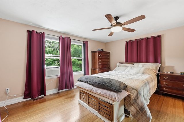 39 Stafford St, Charlton, MA 01507