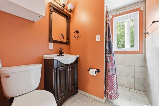 39 Stafford St, Charlton, MA 01507