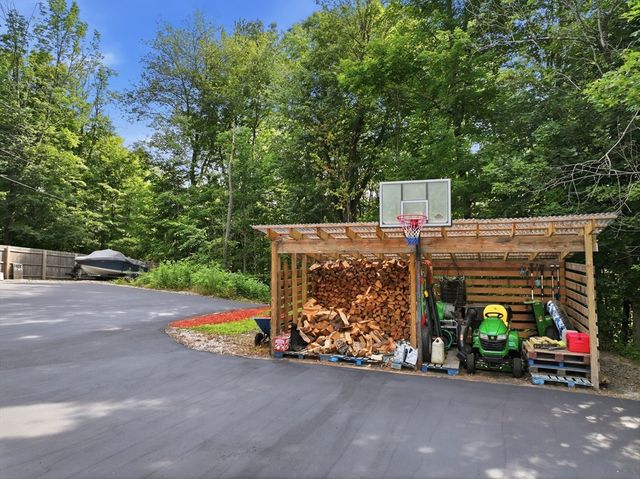 39 Stafford St, Charlton, MA 01507