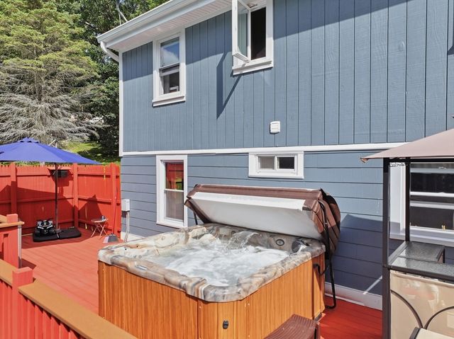 39 Stafford St, Charlton, MA 01507
