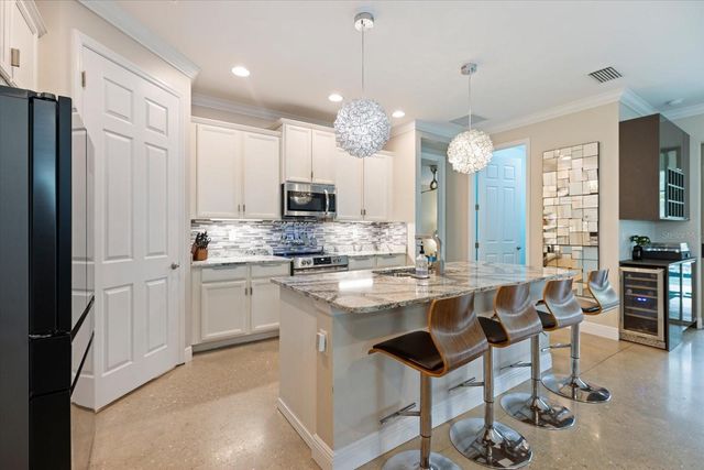 191 MARAVIYA BOULEVARD, North Venice, FL 34275