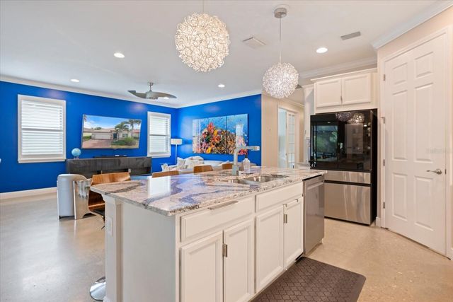 191 MARAVIYA BOULEVARD, North Venice, FL 34275