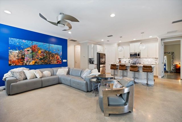 191 MARAVIYA BOULEVARD, North Venice, FL 34275