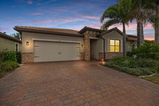 191 MARAVIYA BOULEVARD, North Venice, FL 34275