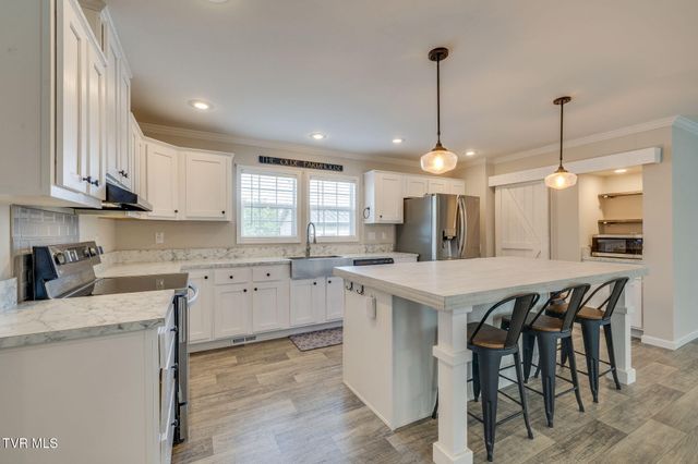 195 Ridge View Way, Rogersville, TN 37857