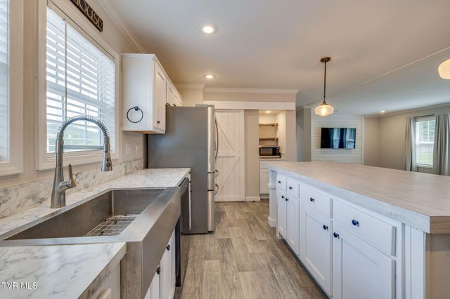 195 Ridge View Way, Rogersville, TN 37857