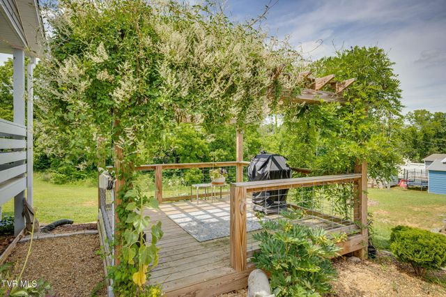 195 Ridge View Way, Rogersville, TN 37857