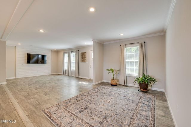 195 Ridge View Way, Rogersville, TN 37857