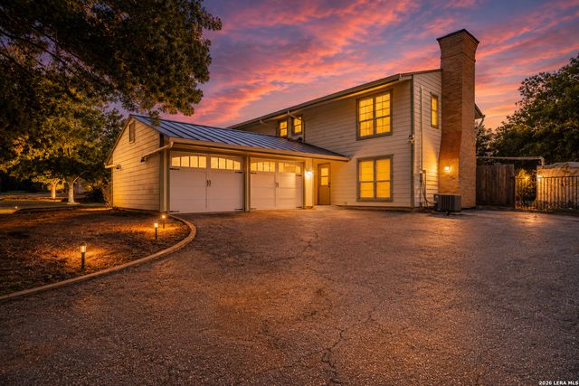 208 FRONT ST, Comfort, TX 78013