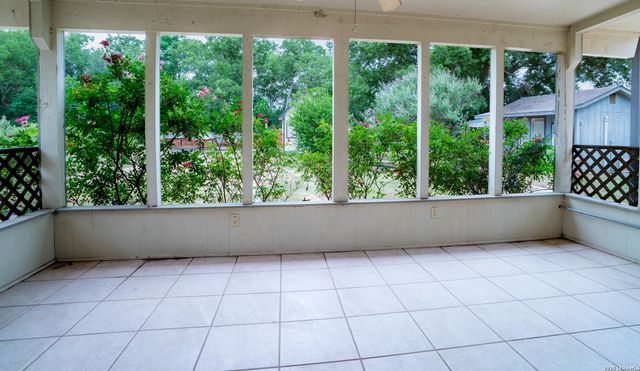 208 FRONT ST, Comfort, TX 78013