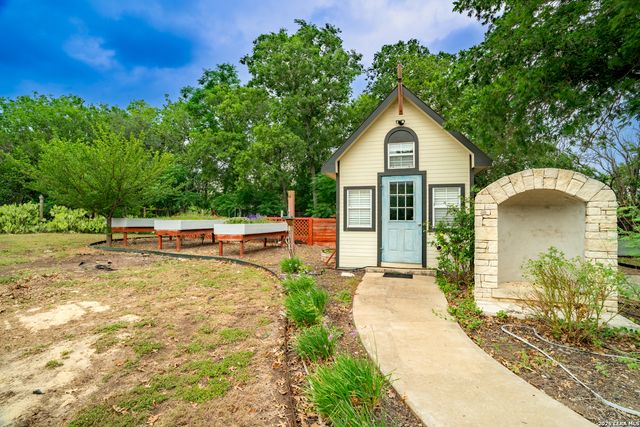 208 FRONT ST, Comfort, TX 78013