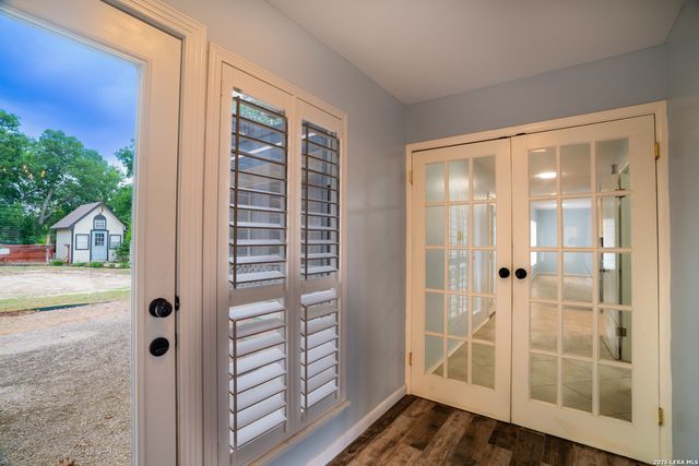 208 FRONT ST, Comfort, TX 78013