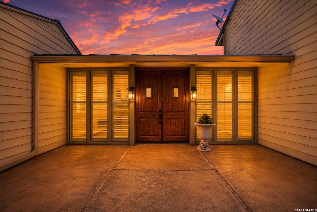 208 FRONT ST, Comfort, TX 78013