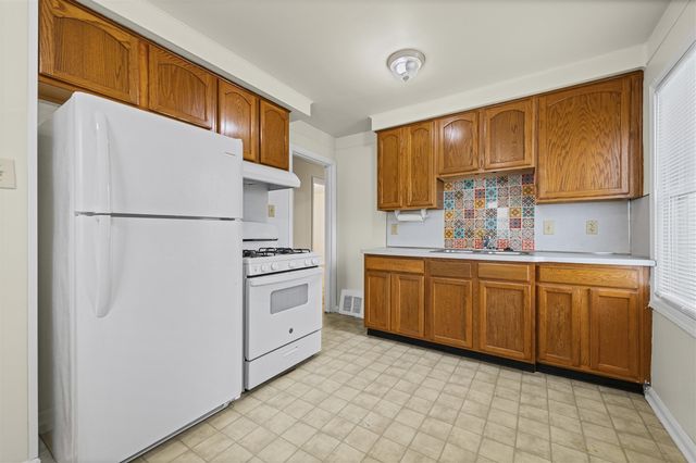 673 Leblanc Street, Lincoln Park, MI 48146