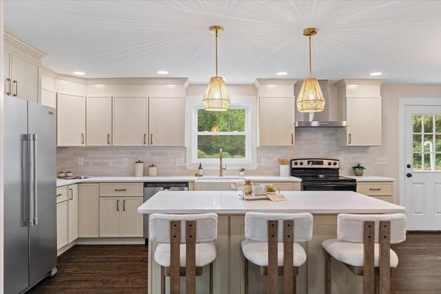 18 Ramshorn Road, Charlton, MA 01507