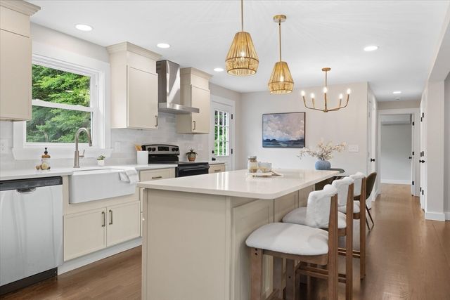 18 Ramshorn Road, Charlton, MA 01507