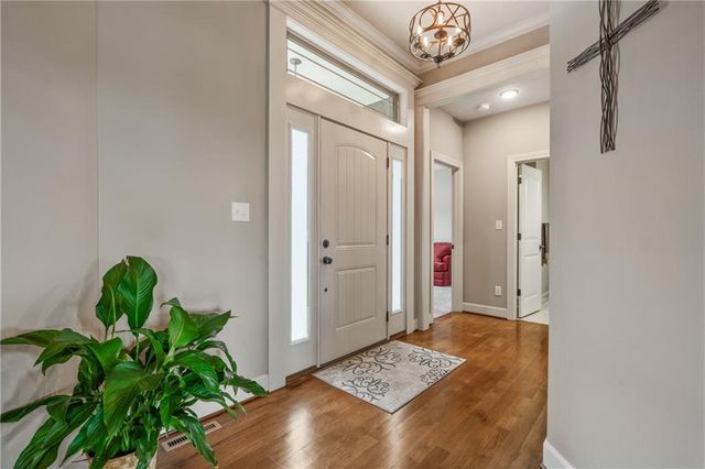 1696 NE Parkwood Drive, Lee's Summit, MO 64064