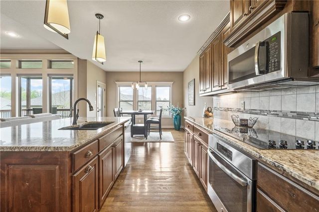 1696 NE Parkwood Drive, Lee's Summit, MO 64064