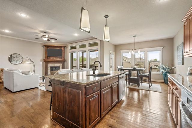 1696 NE Parkwood Drive, Lee's Summit, MO 64064