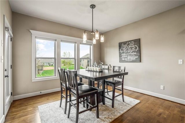 1696 NE Parkwood Drive, Lee's Summit, MO 64064